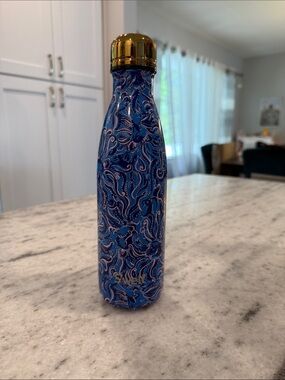 Lilly Pulitzer S'well Blue Paisley Stainless Steel Water Bottle with Gold Cap